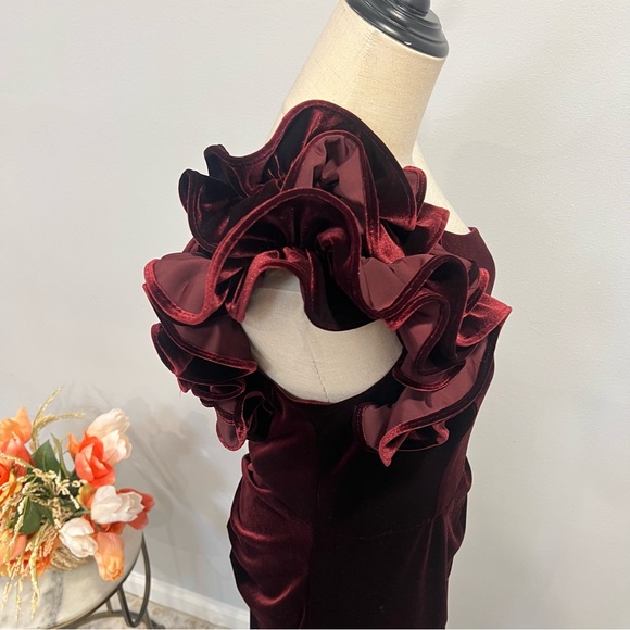 Xscape Burgundy Red Velvet Ruffled One Shoulder Maxi Formal Evening Gown Reemoly - Picture 7 of 16